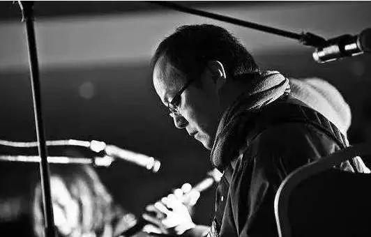 窦唯有过几次婚姻共生几个儿女，49岁窦唯和自己铁粉三婚俗掉了