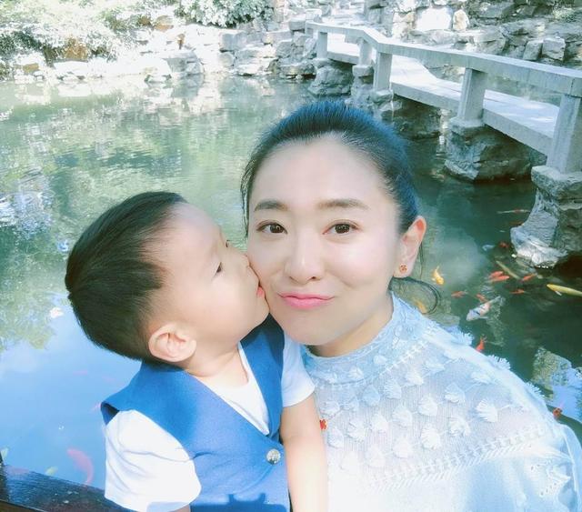 鞠萍简历个人简介，鞠萍月亮姐姐罕同框