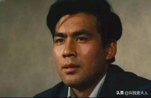 朱时茂春晚最新消息，与旗袍美女饮酒红光满面