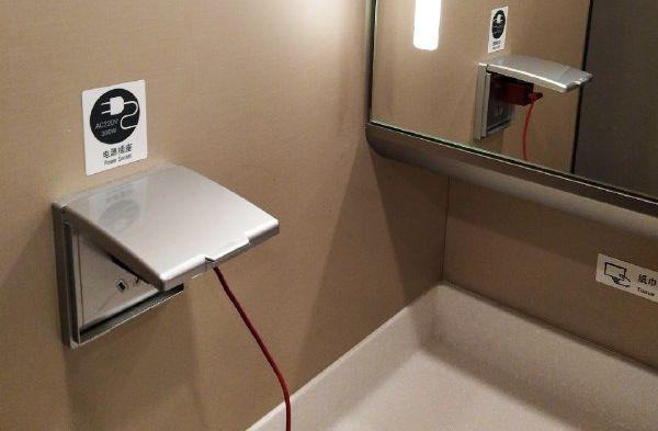 动车充电的地方在哪，动车上面充电口在哪里（动车上充电的地方竟然这么多）