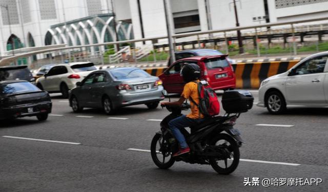 摩托车能走机动车道吗，摩托车只能在二轮车道