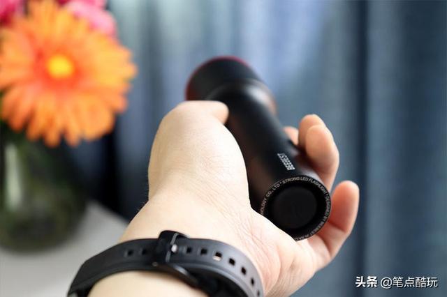 小米极蜂强光手电筒论坛，5档户外强光手电筒