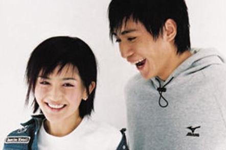 刘烨谢娜分别的缘由，刘烨在节目中送谢娜9999朵玫瑰