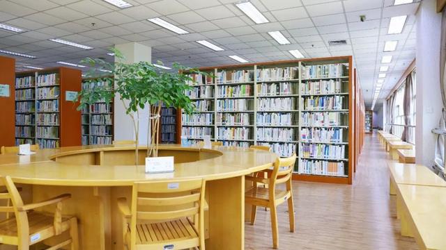 青山湖24小时图书馆，江西首个户外“24小时自助城市书房”在南昌建成