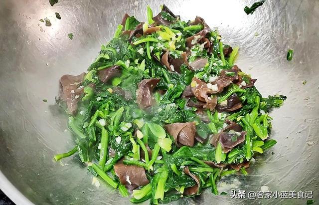 菠菜鸡蛋怎么炒，菠菜鸡蛋怎么炒好吃又简单