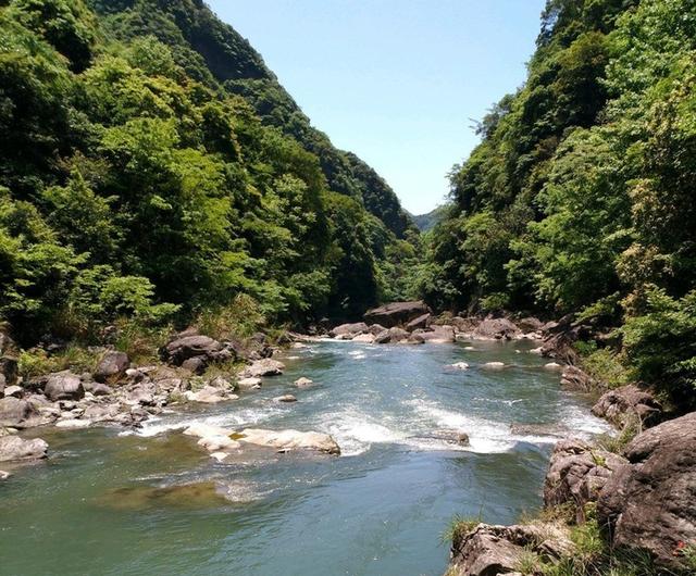 避暑徒步路线推荐，徒步溯溪原生态避暑圣地-浙东大峡谷