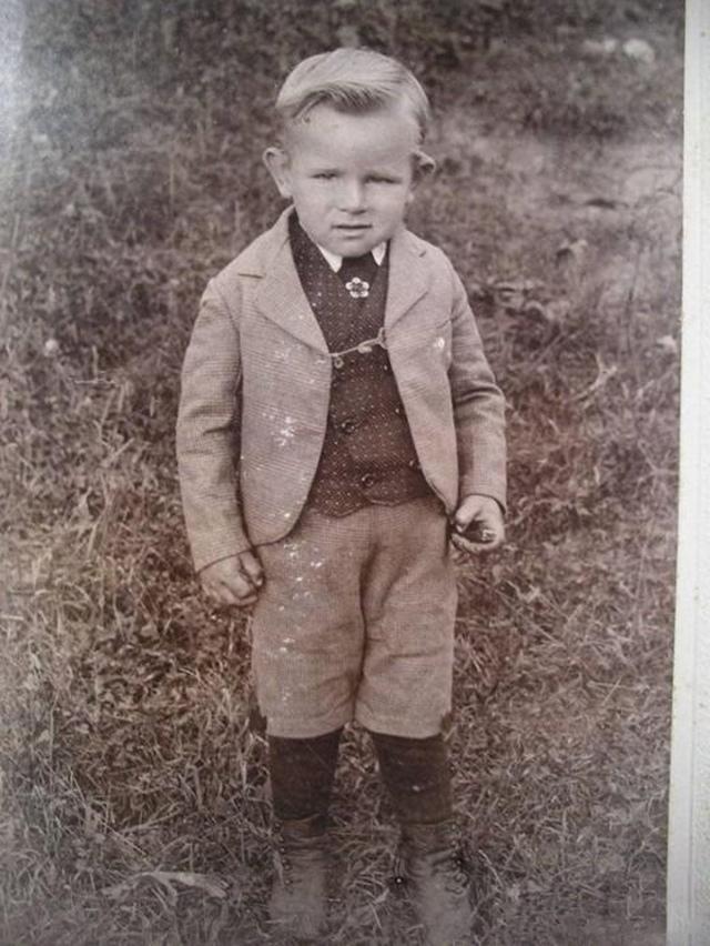 男士超级短裤怎么穿，一双长袜子不能少