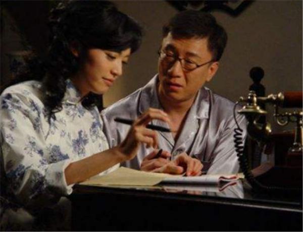 孙红雷自创台词讥讽姚晨嘴大，电视剧潜伏孙红雷和姚晨片段