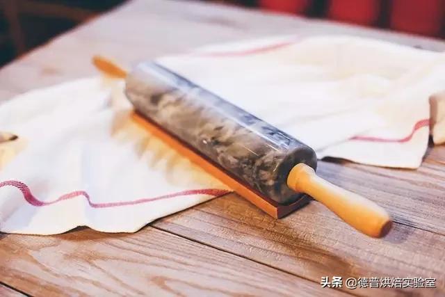 擀面杖如何制作，有时候擀面杖也能做出艺术甜品