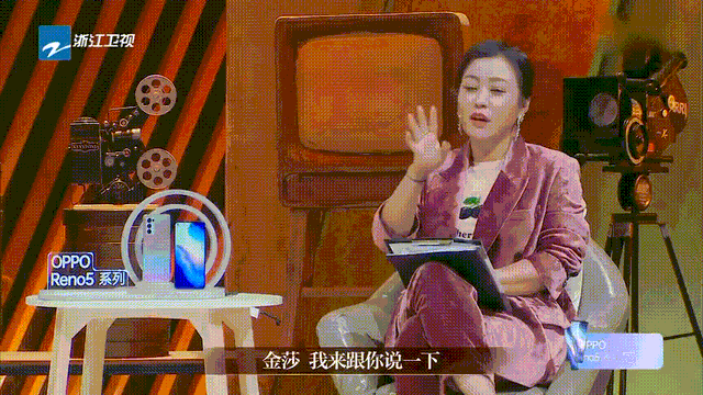 38岁杨蓉终于高调一回，穿红T配红纱裙娇艳妩媚