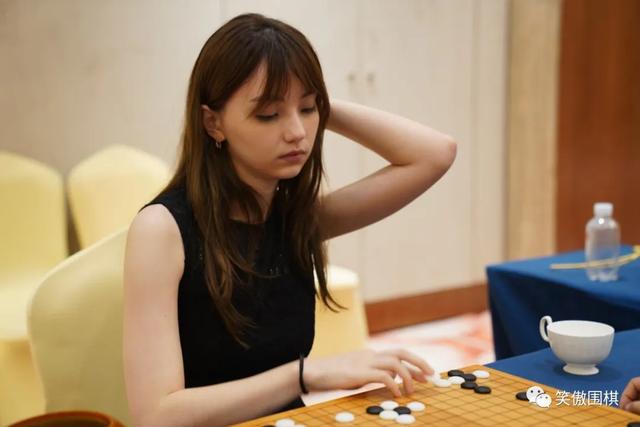 中澳混血围棋手黑嘉嘉，千年仅一人的美女棋士