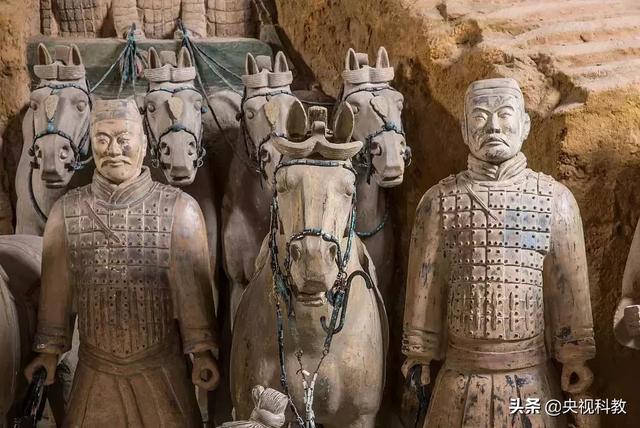 双眼皮兵马俑摘牌，秦国兵马俑还原