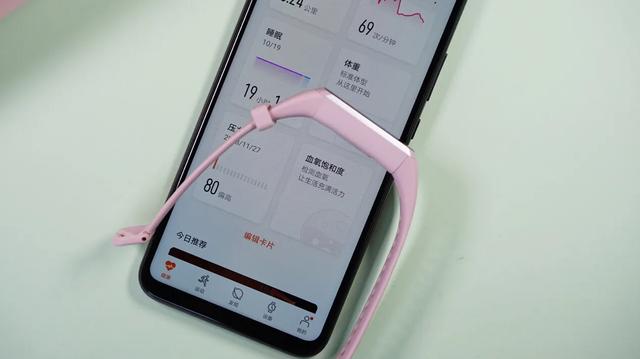华为手环4详细功能介绍，华为手环4实力超群