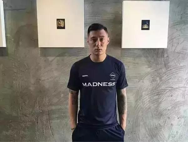 小脸型适合什么样的发型图片，看脸型选发型才是王道（量感小的脸型适合的发型）