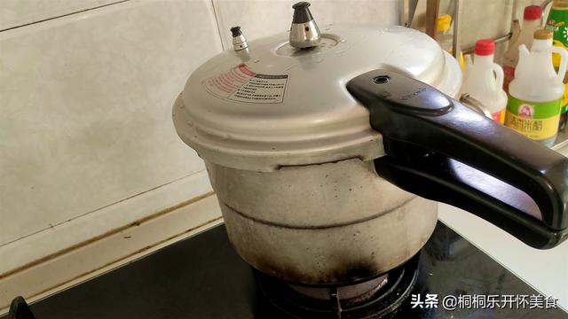 最简单的粽子怎么包的教程，2种包粽子最简单方法