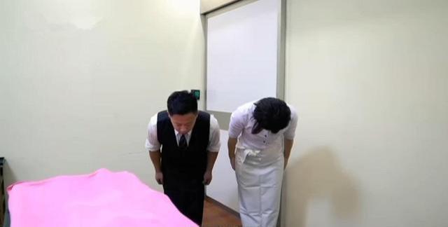 入殓师有什么工资，工作难度比给新娘化妆都要高