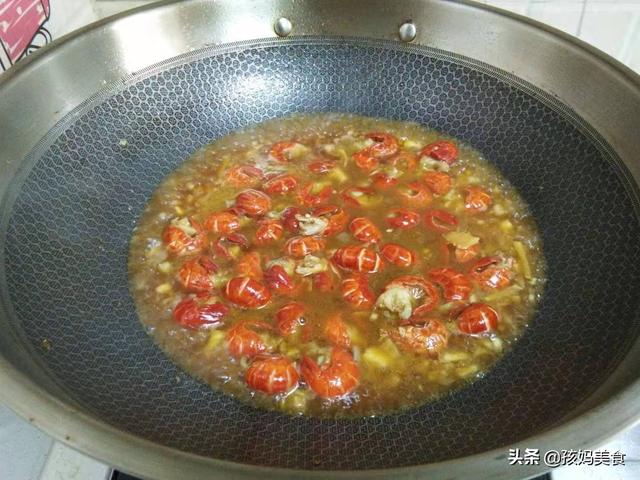 龙虾尾怎么做好吃蒜香的，龙虾尾新吃法自己在家做