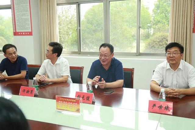 教师慰问一线教育工作者，省委教育工委、省教育厅走访慰问一线教育工作者