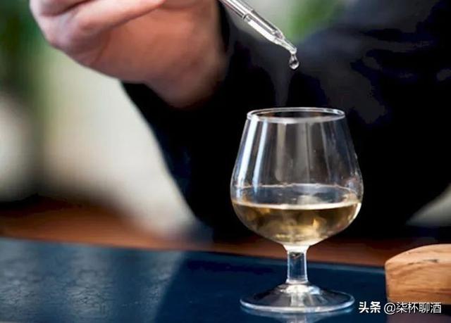 威士忌兑什么好喝，威士忌要兑点什么喝（都说威士忌兑水更好喝）
