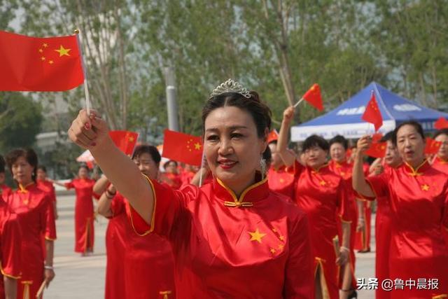 具有特殊韵味的旗袍佳丽，芊芊淑女婀娜旗袍着身