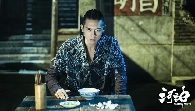 李现河神2演技，李现剧粉不满金世佳嘲其邋遢