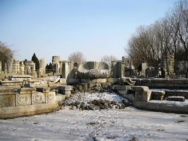 圆明园十二生肖兽首铜像牛首，马首回归圆明园