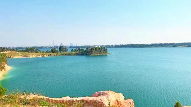 茂名露天矿公园建设，茂名露天矿生态公园夜景好美变化好大