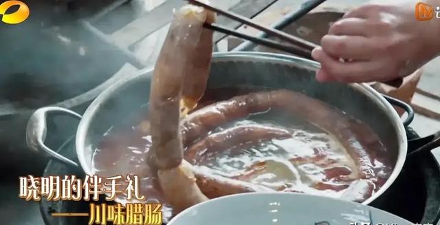 四川腊肠的吃法，四川正宗麻辣腊肠的家常做法（川味腊肠不要直接下锅炒）