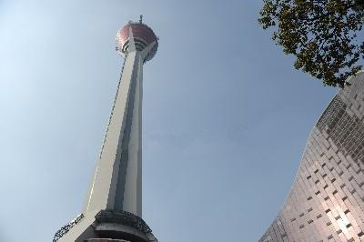 成都双子塔是谁修建的，西部第一塔四川成都广播电视塔