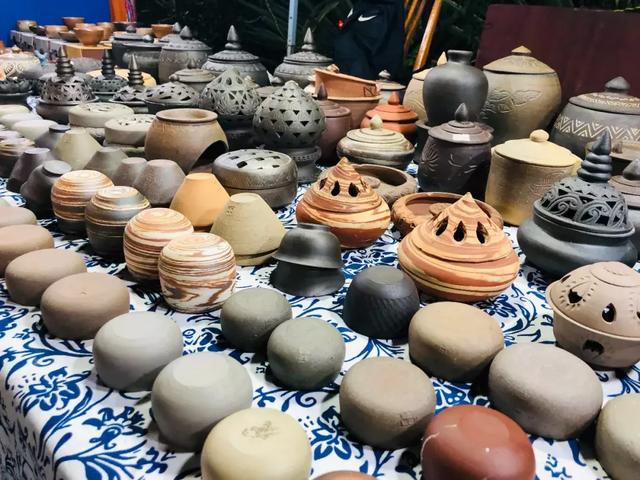 西双版纳江边夜市，西双版纳最火爆的夜市（到西双版纳一定要知道的五件事）