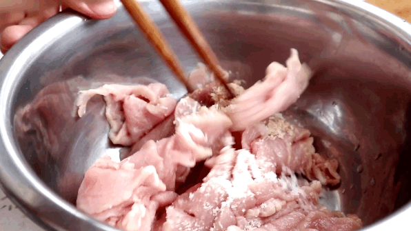 东北正宗锅包肉这个碗汁儿不能少，东北名菜锅包肉