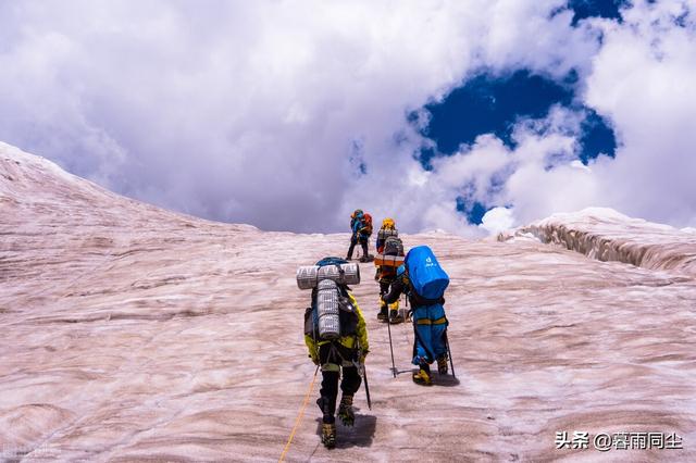 高帮轻便登山靴，如何选择最佳徒步鞋以及保养要点