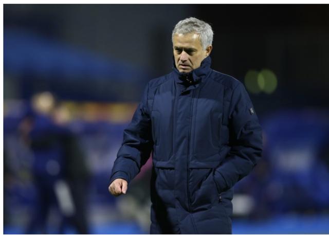 罗马依靠穆里尼奥引援，德转给罗马排901阵型