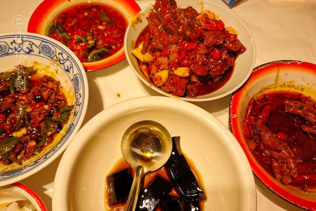 南昌最好的红烧菜，舌尖上的南昌土家菜——新建区红烧散养土鸡