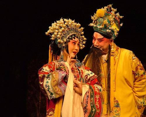 诗人李白夸赞女人漂亮的七绝诗，谁能把女人的美描述到极致