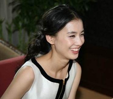 黄圣依拍过的电影，黄圣依有拍哪些电视剧（黄圣依：婚变风波后首露面）