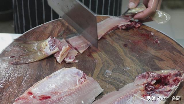 鲤鱼怎么做好吃又简单，鲤鱼怎样做才好吃又简单（鲤鱼好吃有诀窍）