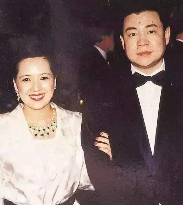 李嘉欣老公许晋亨，港圈李嘉欣和许晋亨婚姻内幕（李嘉欣一分未得原因被扒）