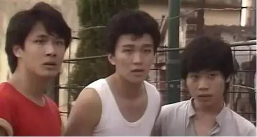 十大经典周星驰电影配角，周星驰曾为这20部影视剧跑龙套