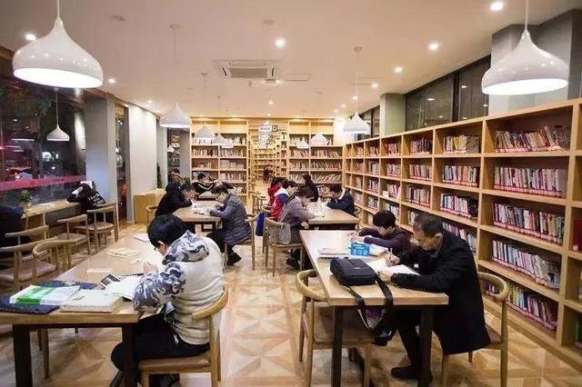青山湖24小时图书馆，江西首个户外“24小时自助城市书房”在南昌建成