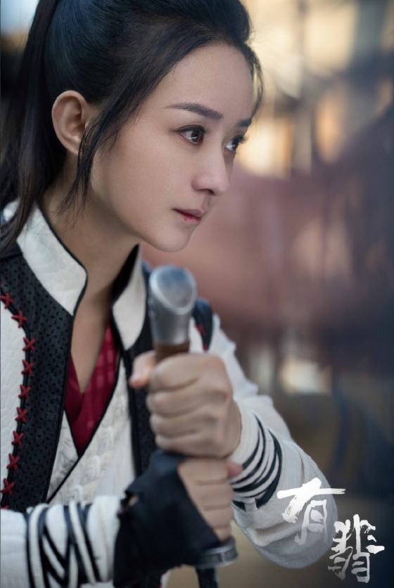 赵丽颖最近消息，有翡赵丽颖最新消息（剪短发穿“人鱼姬”礼服）
