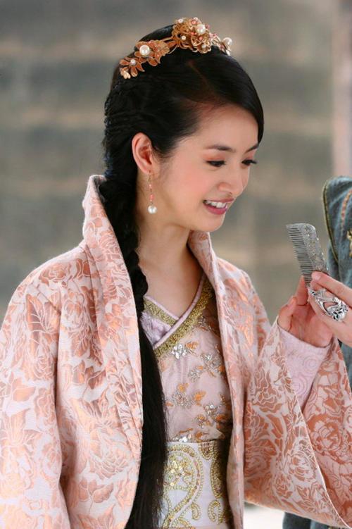 兰陵王26集郑儿被猎人高纬知道吗，郑儿被两位猎人弄脏了身子