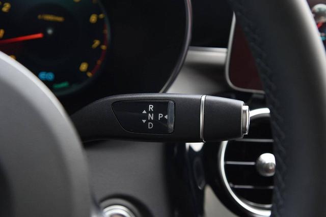 奔驰双门轿跑是什么车，外观和C级还长一个样
