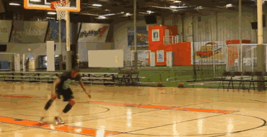 你不一定知道的篮球防守技巧，篮球教学总是被一步过