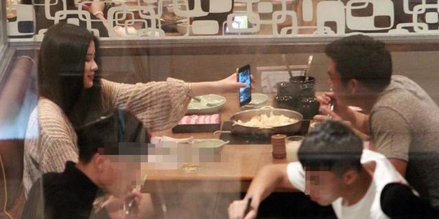 孙芸芸女儿街拍，百亿千金密会平民