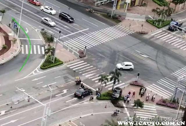 狭窄路左转弯和右转弯正确走法，驾驶技巧：教你正确地开车转弯