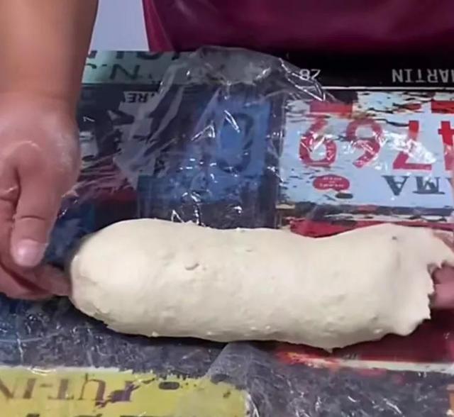 膨松剂炸油条配方，复合膨松剂制作油条方法（做出跟市面一样金黄松软油条）