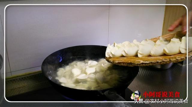 冻过的饺子怎么煮，冻住的饺子怎么煮才不烂（冷冻饺子冷水下锅还是热水）