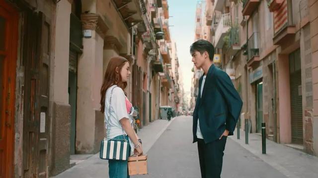 宋威龙林允街头拥吻真的吗，宋威龙和林允谈两场恋爱