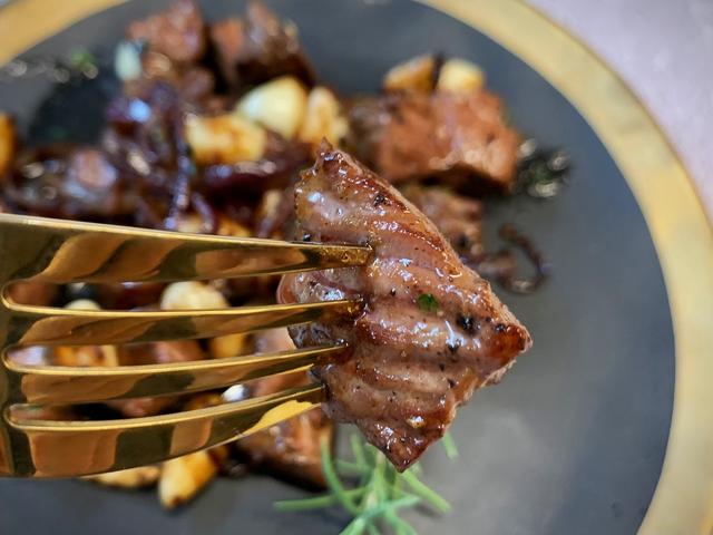 黑椒金蒜牛肉粒，金蒜牛肉粒比补药营养